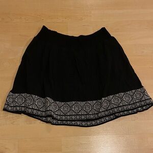 Old Navy Black Mini Skirt White Embroidered Hem Beach Cover Up Size M